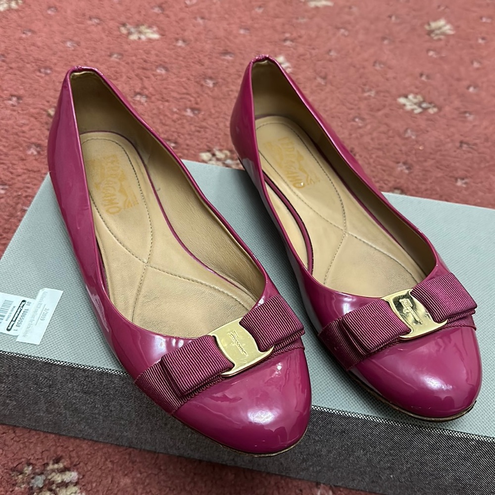 Authentic ferragamo flats